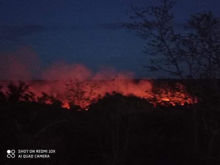 Helenahsu5's tweet photo. Locals from Kin Ma Village in Pauk had to flee away from their houses after the security forces raided and attack the area. Soldiers set the houses on fire and elderly residents left in the houses were reported to have died in the fire.
#WhatsHappeningInMyanmar
#June15Coup https://t.co/Vhf206pXv8