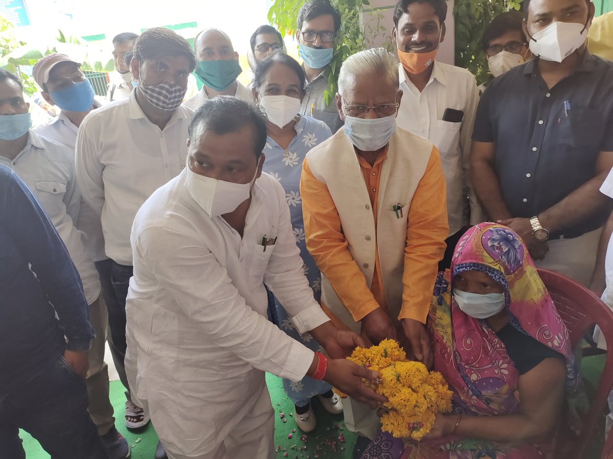 DrChandrasenBJP's tweet photo. आज  दिनांक 18 जून 2021 को  टूंडला विधानसभा मे टूण्डला विधायक प्रेमपाल सिंह धनगर, सीएमओ, एसीएमओ, एस डी एम सदर , तहसीलदार सदर , तहसीलदार टूंडला,नारखी वीडिओ  व अन्य चिकित्सा कर्मियो की मौजूदगी मे गांव  चनोरा,पचवान, बछगांव, कायथा और नगला बीच में कोविड टीकाकरण अभियान का निरीक्षण कियाl https://t.co/OQaoOx1DAW