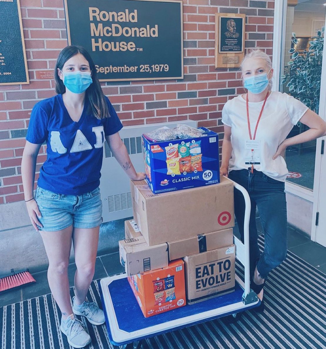 Yesterday our friends from <a href="/ADPiGammaTheta/">Alpha Delta Pi</a> donated nearly 60lbs of pull tabs to Ronald McDonald House Charities of Northeast Ohio! 💎❤️💛💙🏡