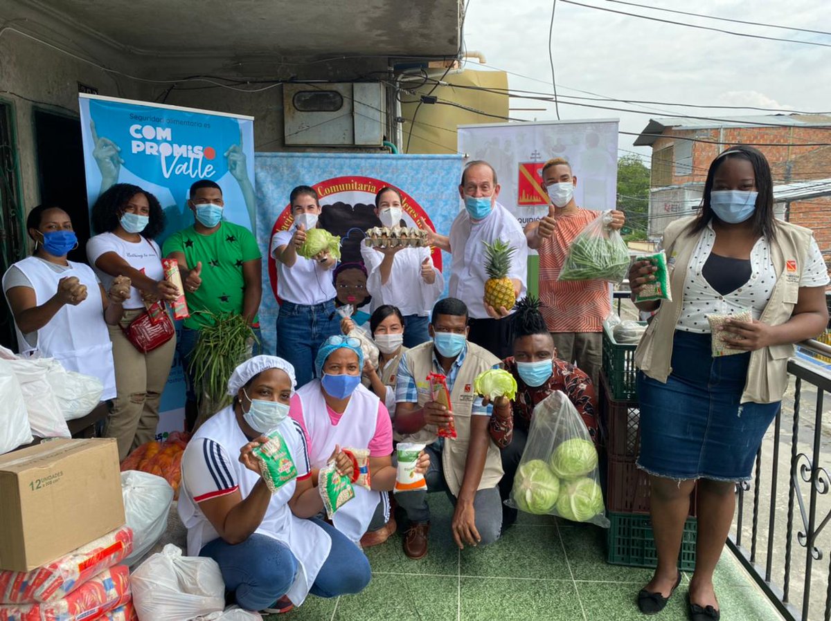 #CompromisoValle ya es una realidad. Hoy con <a href="/Arqui_Cali/">Arquidiócesis Cali</a> abrimos 2 comedores comunitarios en Andrés Sanin y Mariano Ramos de #Cali. Serán 80 comedores, algunos nuevos y otros que se fortalecerán, para sumar cerca de 10mil raciones adicionales a las que hoy se distribuyen.