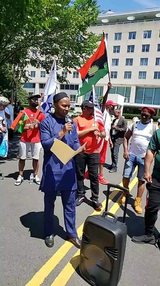 NWAEZESUNDAY4's tweet photo. Happening Live now in USA... PROTEST going on right Now. Biafrans Matching to Washington DC.. All hail Biafra
#EndNigeriaNowToSaveLives
#BiafraNationNow
#BiafraReferendum
#OduduwaNationNow
#middlebeltNationNow https://t.co/PrYGYotWvK