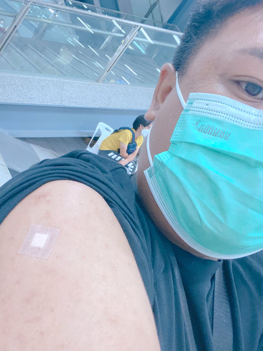 aLiTTle_art's tweet photo. 💉 1st dose done today 💉
ตอนนั่งพัก 30 นาที ปวดหนุบหนับข้างที่ฉีด
#Vaccination #AstraZeneca1stdose #AstraZeneca #vaccination #1stdosecovid19vaccine https://t.co/RmgqzjT42t