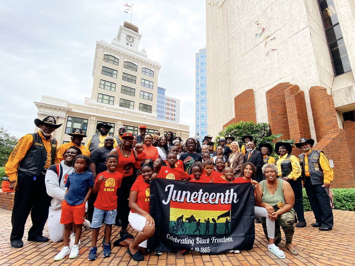 CityofTampa's tweet photo. Thank you to the Tampa Bay Juneteenth Coalition, Buffalo Soldiers, and everyone who joined us for the historic #Juneteenth flag raising outside City Hall today. 

Juneteenth is a reminder that we must all continue working together to promote freedom, equity, and justice for all. https://t.co/UBttcStwtK