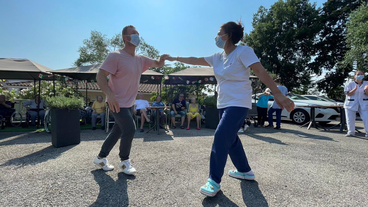 vanessa___dc's tweet photo. Aïe aïe aïe ! Le Mexique 🇲🇽 s’invite au Château de la Brague ! Des petits fours, des planteurs #mexicains🍹et de la musique 🎵 #DeLaVieChezDomusvi @antibes_jlp @Groupe_DomusVi https://t.co/OGTDAWVP95