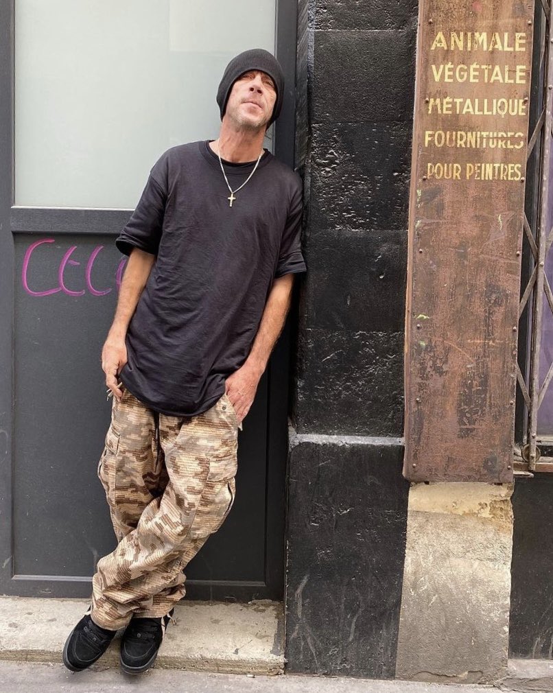 Stoked to have our good friend and one of best skateboarders ever #TomPenny back home on éS. 🙌❤️✨

esskateboarding.com