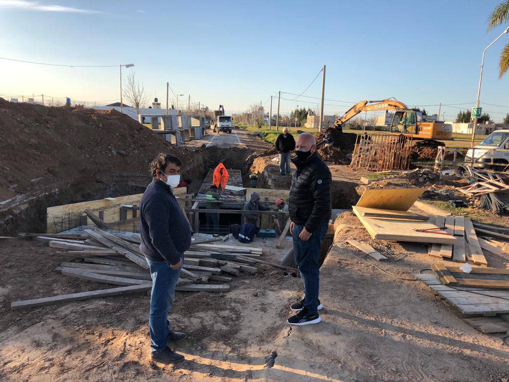 CarlosdeGrandis's tweet photo. Lo que prometemos, cumplimos. Avanzamos en las obras de calle Jacarandá, en San Sebastián Oeste. 

Una gran inversión, un proyecto de obras integrales con la pavimentación de la calle Jacarandá.

Seguimos haciendo de #PuertoGeneralSanMartin una mejor ciudad ‼️ https://t.co/sbAqZmV15m