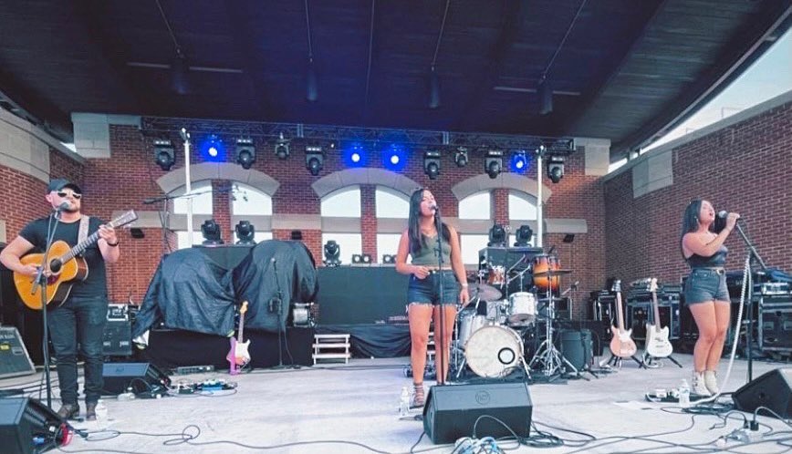 Thank you <a href="/EliYoungBand/">Eli Young Band</a> for having us &amp; THANK YOU, INDIANA for listening!! Headed to ya, MINNESOTA! See you soon! ❤️