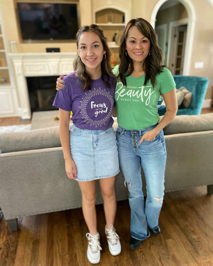 SaharAker's tweet photo. Check out this mom and daughter dynamic duo in @ichoose.beauty tees! 😍😍Ava (on the left) is wearing our Unisex tee which has a looser fit; Tran has on our Women’s tee which is form-fitting. #optionsforall 😀😀 Thank you so much for your support @onloca… https://t.co/tqgE3J43Yq https://t.co/3QMclo8zgi