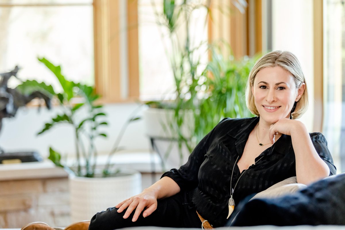 AllisonJaffeID's tweet image. Rooms and furniture should talk to one another—I firmly believe that.
-
My design process points to that time and time, again.
-
Over the last 10 years of working with high-end clients, I've done my best to dial in that process and make it actionable for anyone who goes throug...