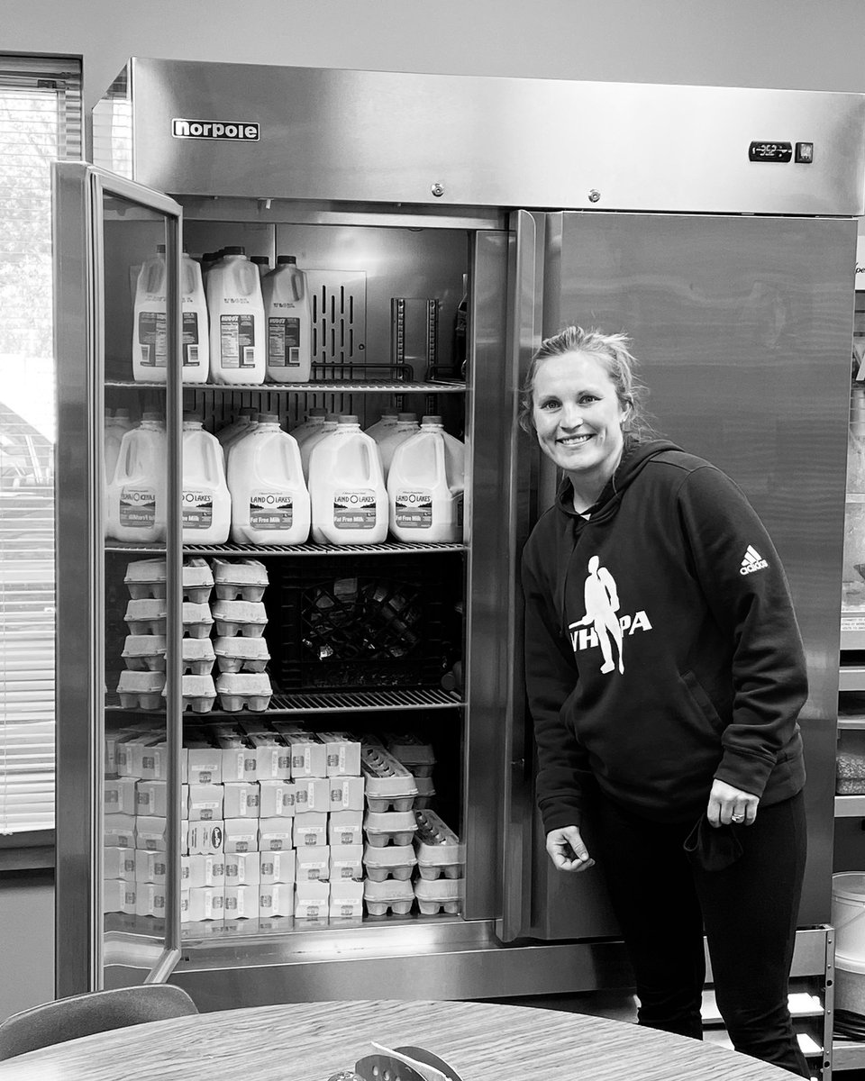 LamoureuxTwins's tweet photo. We are committed to helping make a difference especially for young kids in our home state. Thank you to everyone who helps fill this fridge every week so that kids have fresh food to take home every Friday. #foundation #M&JFoundation #leveltheplayingfield #cheerfortheonebehind https://t.co/rv7dmdD4ma