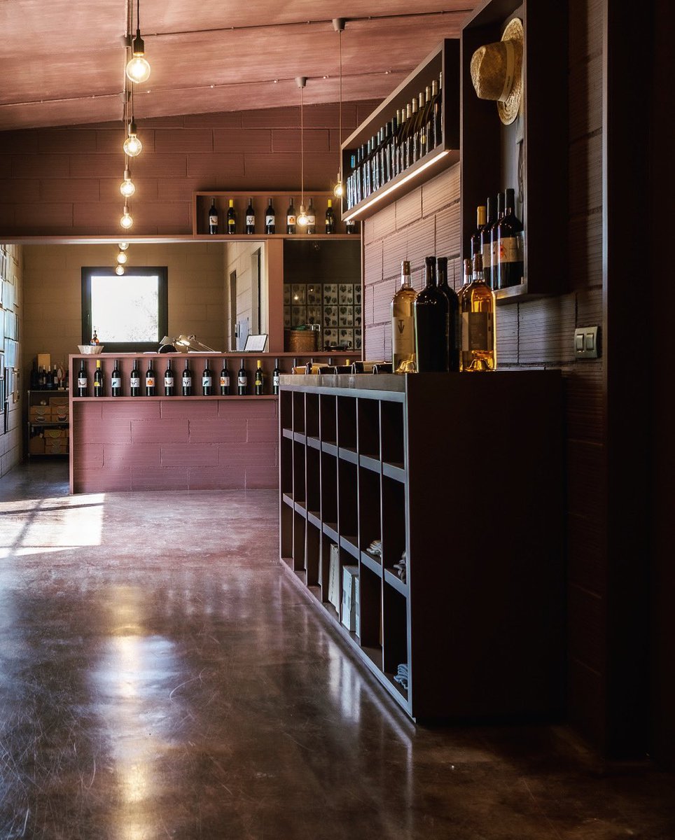 Ja teniu els vins a punt per la Revetlla? 🎉

Passeu pel nostre celler i us ajudarem a trobar la millor opció.

I recordeu que també podeu comprar-los còmodament a través de la pàgina web:

vinsdetaller.com

Salut! ✨

#VinsdeTaller #CellerVerd #Empordà #Enoturisme