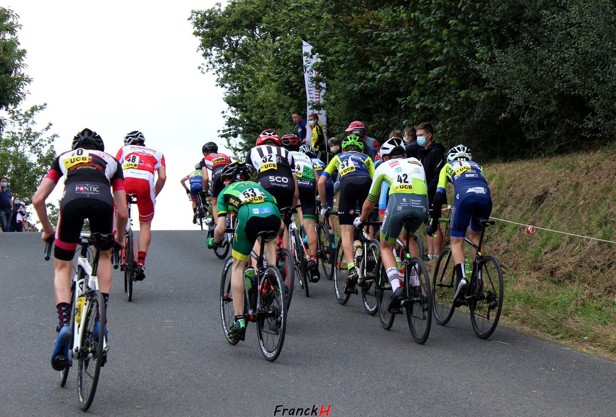 UBriochine's tweet photo. 🏁 demain matin 10h !
🚴 Championnat des côtes d'Armor minimes/Cadets/Juniors à Lantic !
👉 4 minimes du club , 20 cadets et 10 Juniors !
Retrouvez les noms des engagés ici : https://t.co/c15BWaNOKE
#Lantic #UCBriochine https://t.co/I76gDVYXdM