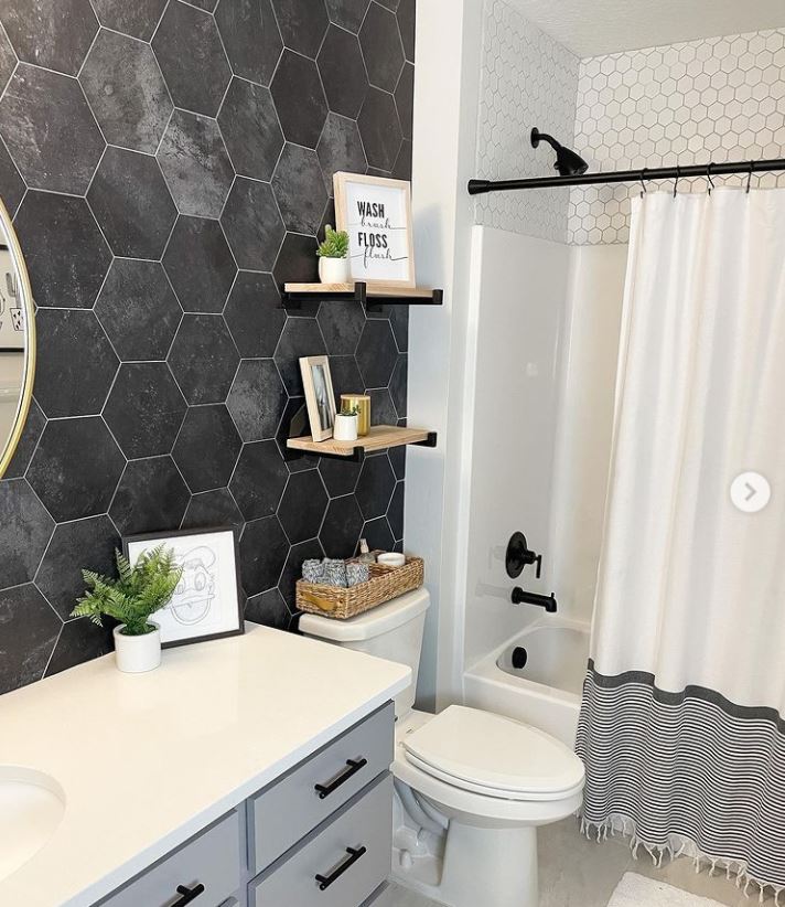 SpeakmanCompany's tweet image. Time to update that bathroom?😳Time to update your shower?🤯#DIY blogger, Stephanie Petrich, just updated her kids' bathroom and has some tips for you. She's also giving away a new Icon Shower Head! #ThisWeekendOnly❤️❤️ow.ly/zW4P50FdH62
#showerhead #showerroutine