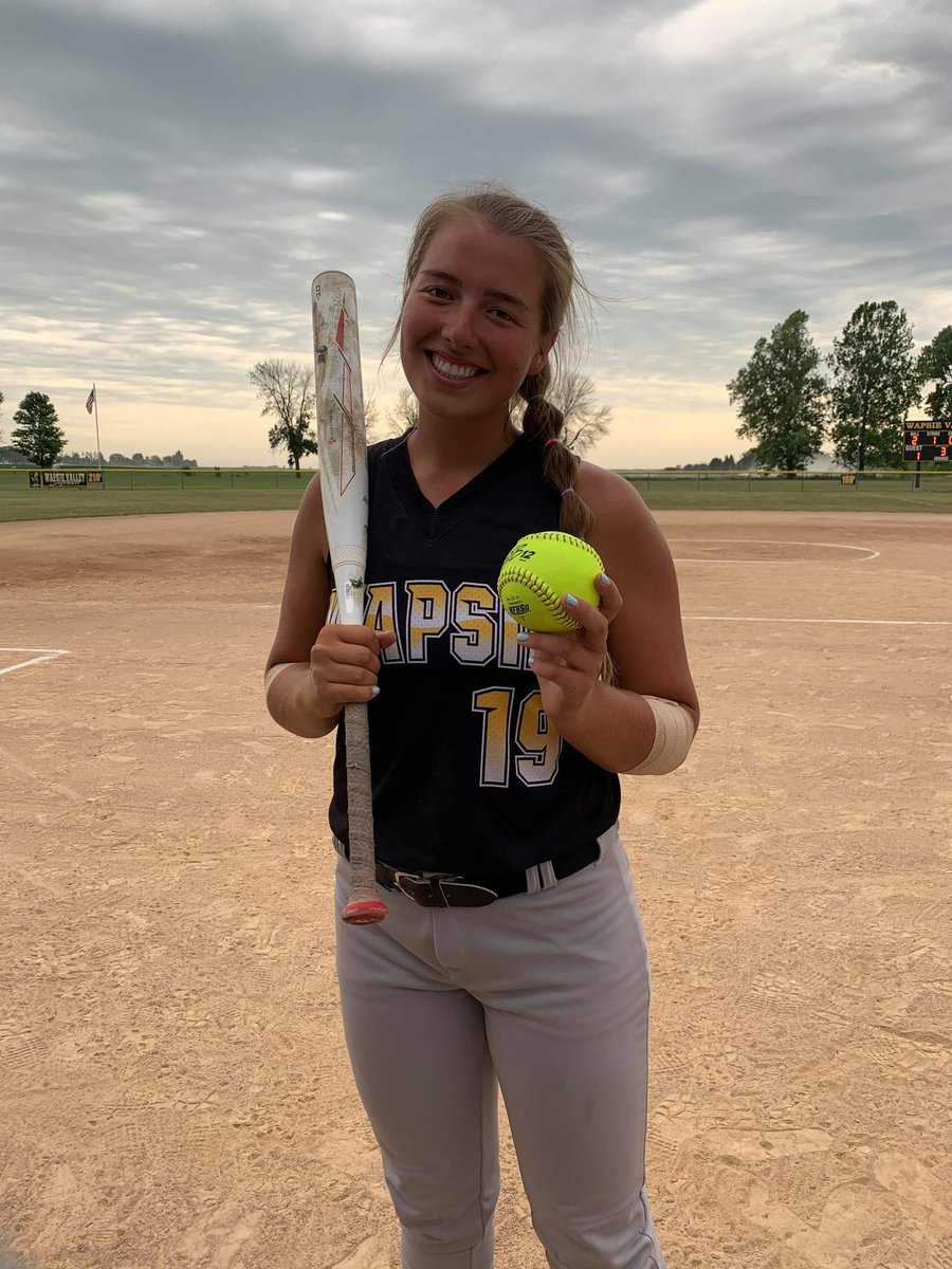 🚨Home Run Alert!🚨

Last night Lydia Imbrogno unleashed a rocket of a 2-run blast🚀 against Dunkerton for her 2nd career HR (both vs the Raiders)! Unfortunately that launch brought lightning🌩 back down with it upon, stopping the game in the 3rd.
#Wapsie #WVSB🥎 #GripItAndRipIt
