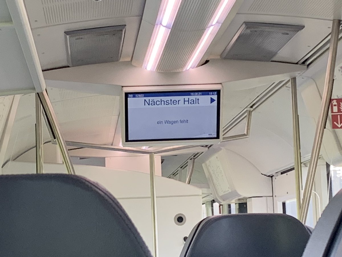 Khalphion's tweet photo. .@BahnAnsagen 

Wir können nichts machen, wenn Ihr euch mit unseren Zügen davonstehlt, doch deshalb lautet die Ansage nun https://t.co/XgLfprmU4e