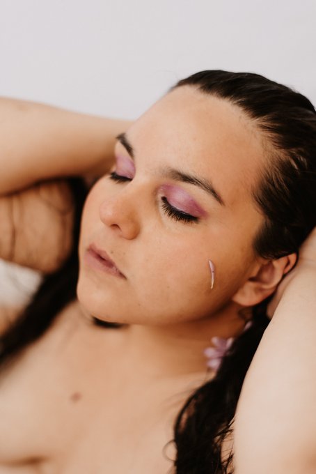 Kisses like drugs https://t.co/59SB9wPB14