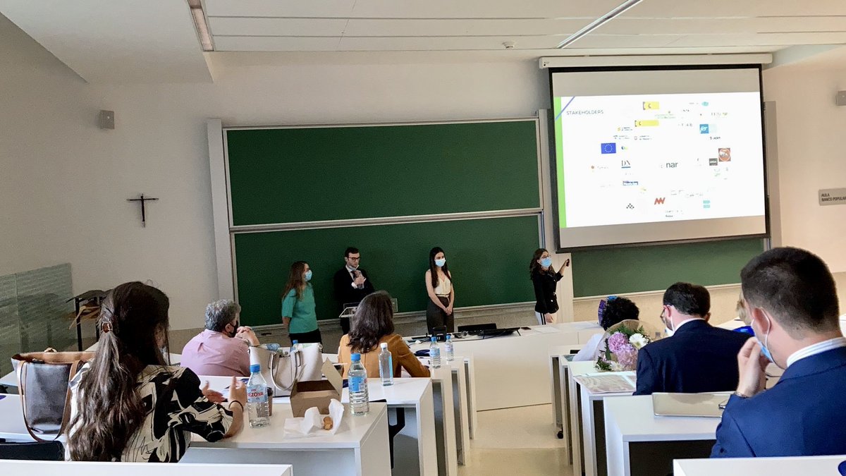 mcpc_unav's tweet photo. Y llegamos al final de esta tarde intensa con la presentación de @CITComms para #Alinar 

¡Enhorabuena a todos!

Y muchas gracias a todos los colaboradores que han hecho posible este trabajo 🙌🏻

#TFM #MCPC17 https://t.co/MFP7mdfabE
