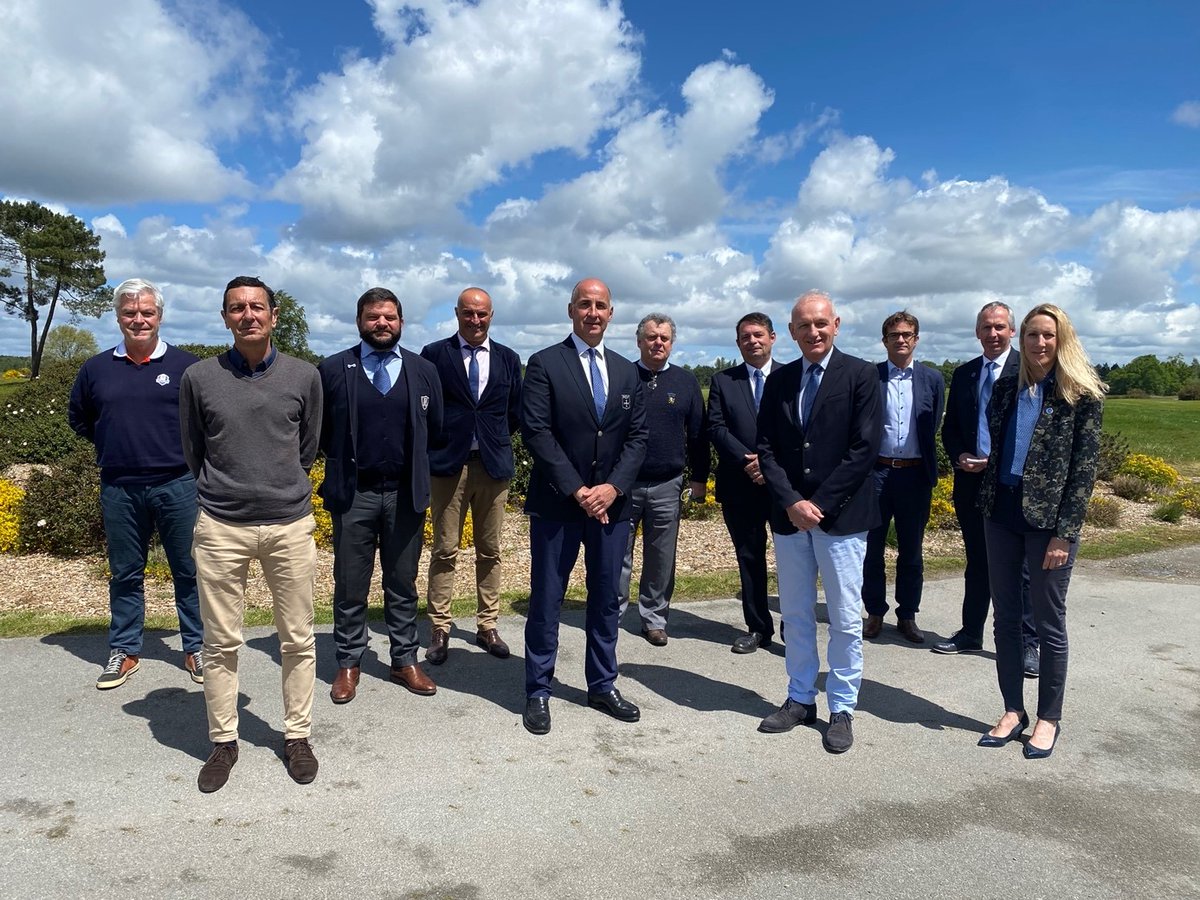 lebilletvert1's tweet photo. Le numéro 55 est arrivé ! Avec @francepierron @Burou8 @GolfdelaBoulie @adgf l'interview AGREF avec Ollivier Dours @CG_France @golfmontgriffon l'Open de la #mirabelledor @alpstourgolf #nationalgolftour @ngolfweek ⛳️💵(inscription : suivez le lien dans le profil) #golf #business https://t.co/FCRfPF1xsN