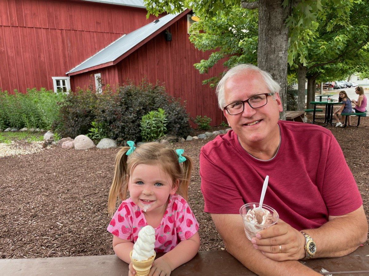 Kevinulmet's tweet photo. #grateful for this good week. Got a lot of work done also...but good times with #family #friends and the @whitesox !!! Ended up last night at the @4homerglen car show and excellent breakfast this morning #forkandspoon @VillageofLemont https://t.co/6veuTmZ7p0