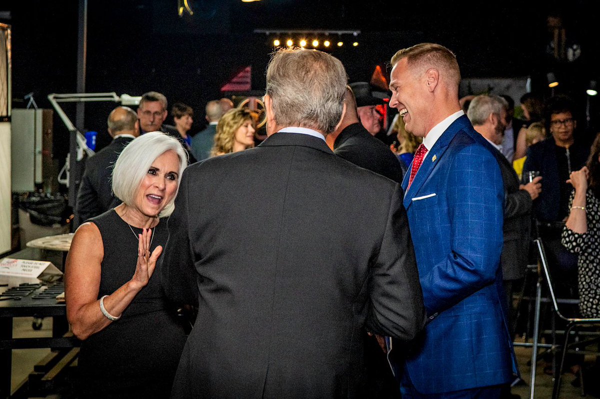 SenBLindstrom's tweet photo. #FBF to the unveiling of the first panel of the @USAWallofHonor, the Presidential Seal, handcrafted with hundreds of pieces of steel by artist, Tim Lampros, and hearing remarks from Gen. Michael Flynn...The room was full of energy and patriotism! 🇺🇲 https://t.co/vamT5SaijU