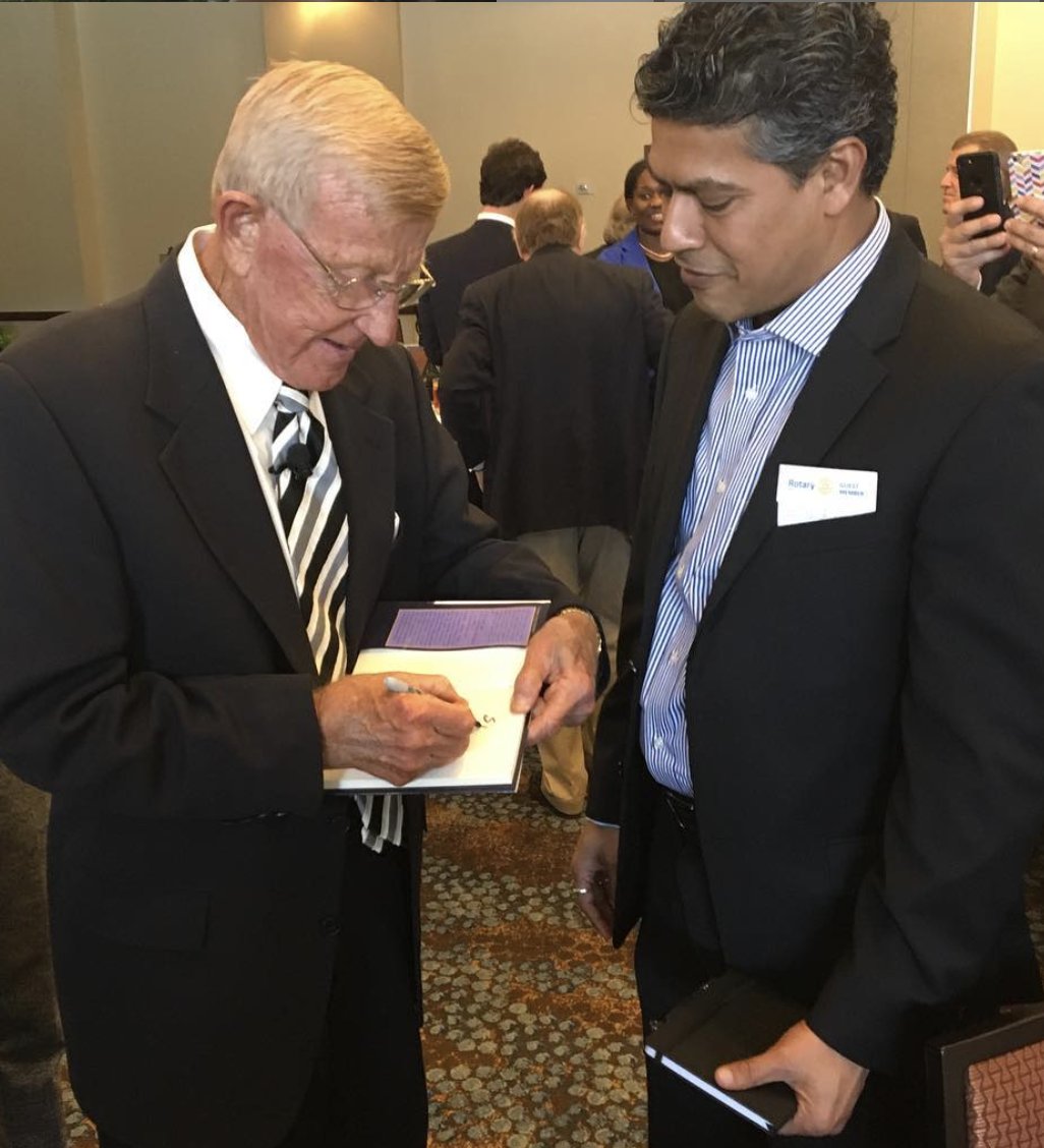 Sidvdart's tweet photo. Throwback to an amazing memory of having met Lou Holtz at Rotary Atlanta. 
Three Rules for a Good Living is just an amazing book for A Game plan after Graduation. 
.
.
.
.
.
.
.
.
.
.
.
.
.
.
#siddahmed #leadership #champions #football #influencingstudents https://t.co/KWxSf0XHm3