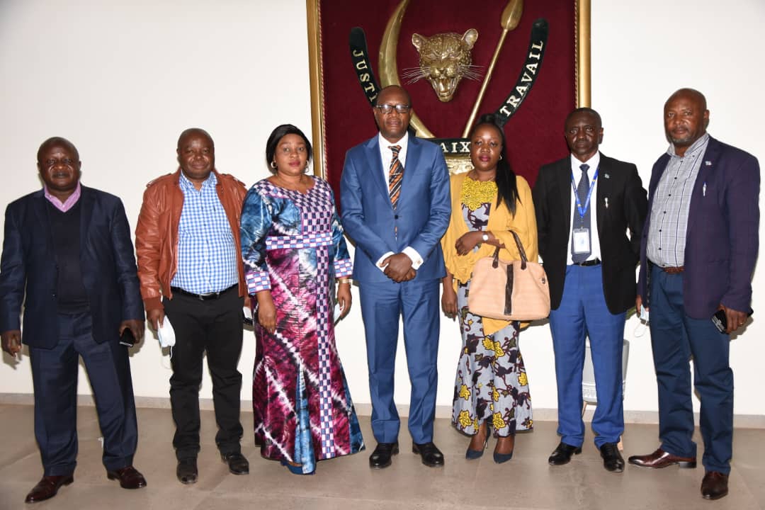 Conaref_rdc's tweet image. Présentation des civilités auprès de la Vice-Gouverneur du Lualaba, Mme. Fifi MASUKA SAINI.

#ConsultationsProvinciales #RéformeFoncière #RDC #CONAREF