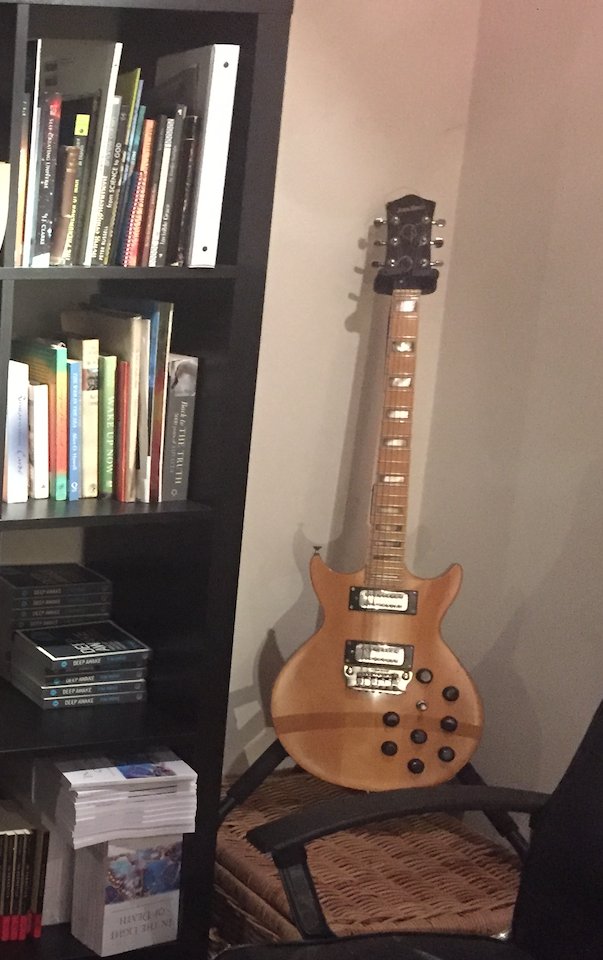 TimFreke's tweet image. I've had my vintage electric guitar stolen. It was built especially for me by legendary guitar maker John Birch 44 years ago and was an 18th birthday present from my parents. If you happen to see an advert for this guitar it will probably be mine as there were so few ever made♥️
