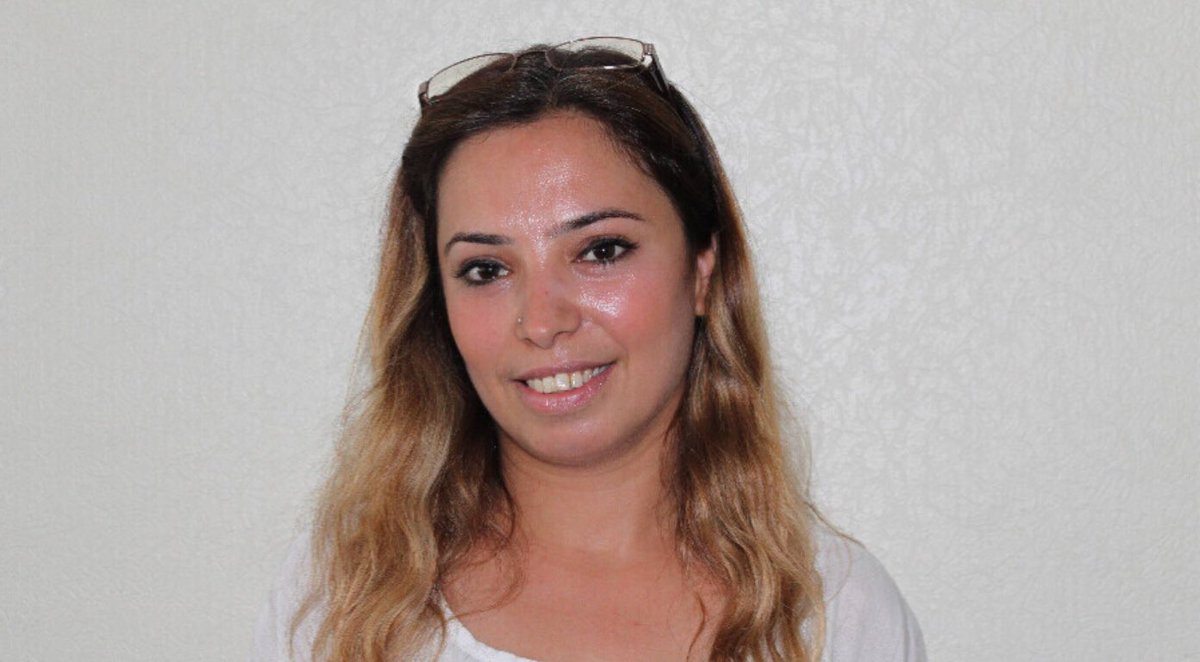 HasnainKazim's tweet photo. Das ist Deniz Poyraz. Die junge Frau war Mitglied der in der Türkei verfolgten, unterdrückten, diskriminierten Oppositionsparte HDP. Am Donnerstag, 17. Juni 2021, hat ein türkischer Rechtsextremist von den „Grauen Wölfen“ - das sind diese Vollidioten, die den „Wolfsgruß“… https://t.co/tictCYP6pB