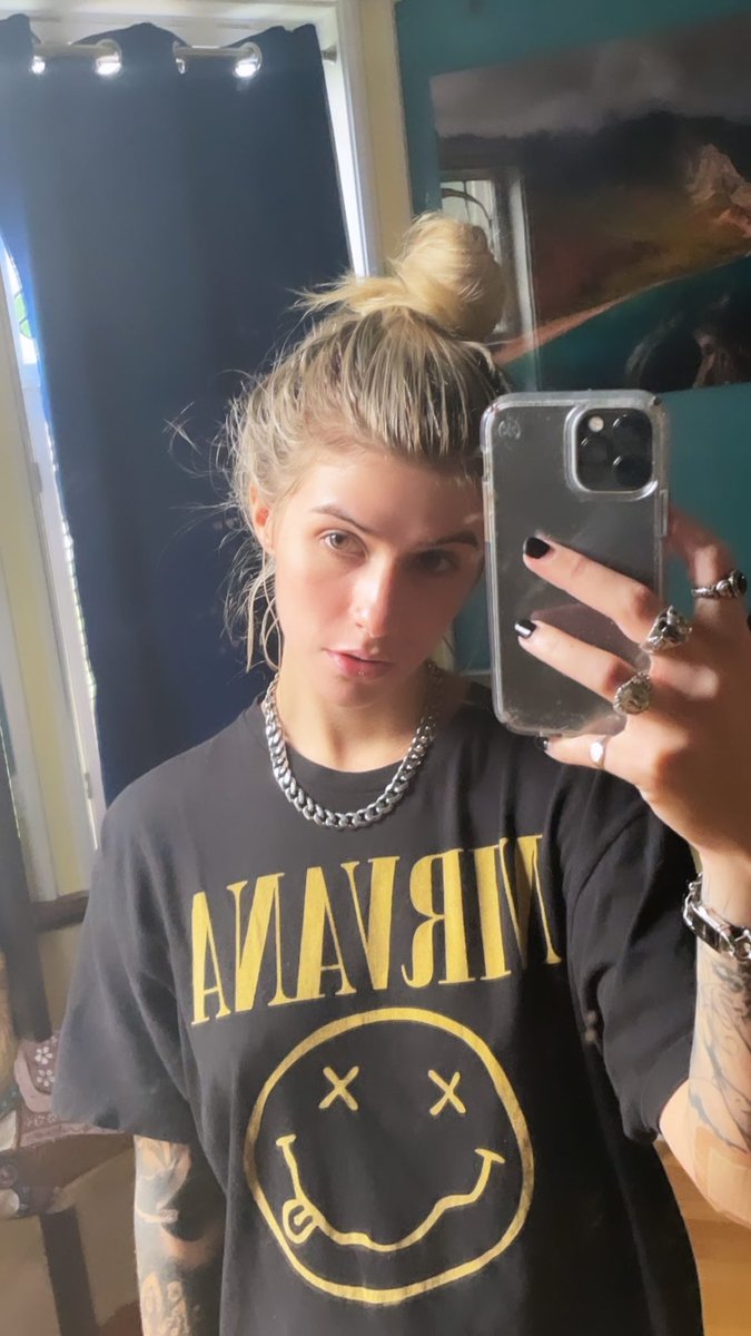 Luci_officialxo's tweet image. sup