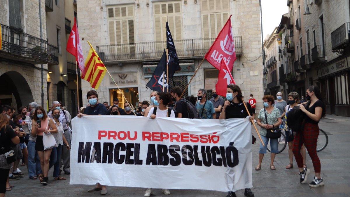 foradecmp's tweet photo. 🔴 Ahir Dijous 17 de juny, Girona va sortir al carrer per demanar l'absolució i la posada en llibertat d'en Marcel i protestar per la injusta sentència de 5 anys de presó que se l’hi imposa. 

Marcel Absolució! Amb tu fins al final✊🏾

#MarcelAbsolució #Girona https://t.co/rADoizIBvM