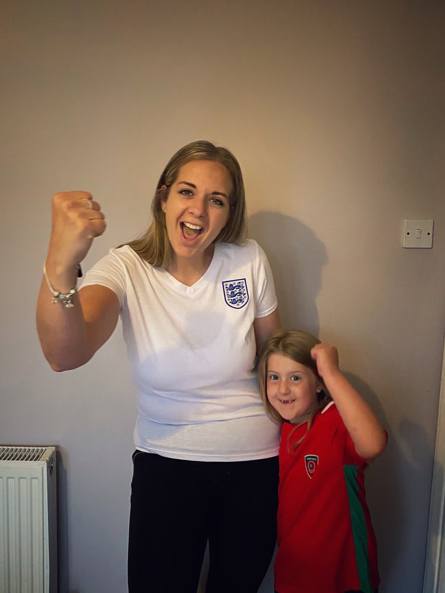MrsK_ELSA's tweet photo. 🏴󠁧󠁢󠁥󠁮󠁧󠁿🇵🇹⚽️ Mercury class got Portugal and I joined in with Aquarius class today! ⚽️🇵🇹🏴󠁧󠁢󠁥󠁮󠁧󠁿 @barnsoleschool https://t.co/6lfV1fbxvS