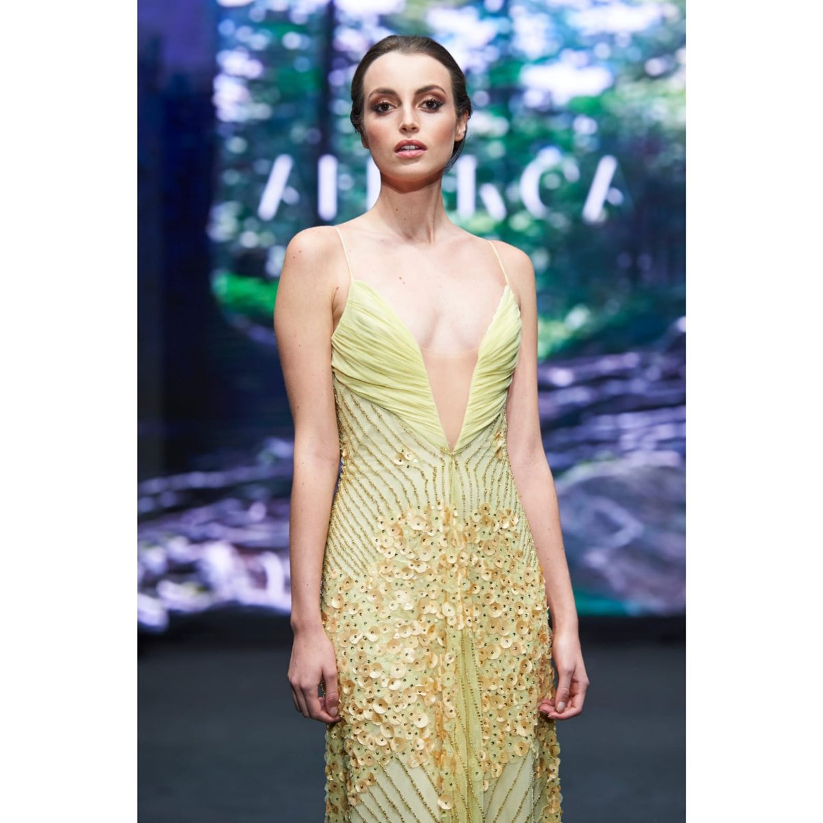 [AMARCA] De vértigo...

<a href="/tenerifemoda/">TenerifeModa</a> 
#amarca #amarcakids #tenerifemoda #modaespaña, #hechoenespaña #hautecouture #bride  #eveningdress #couturedress  #comuniones2021 #novias2021 #invitadaideal #invitadaperfecta