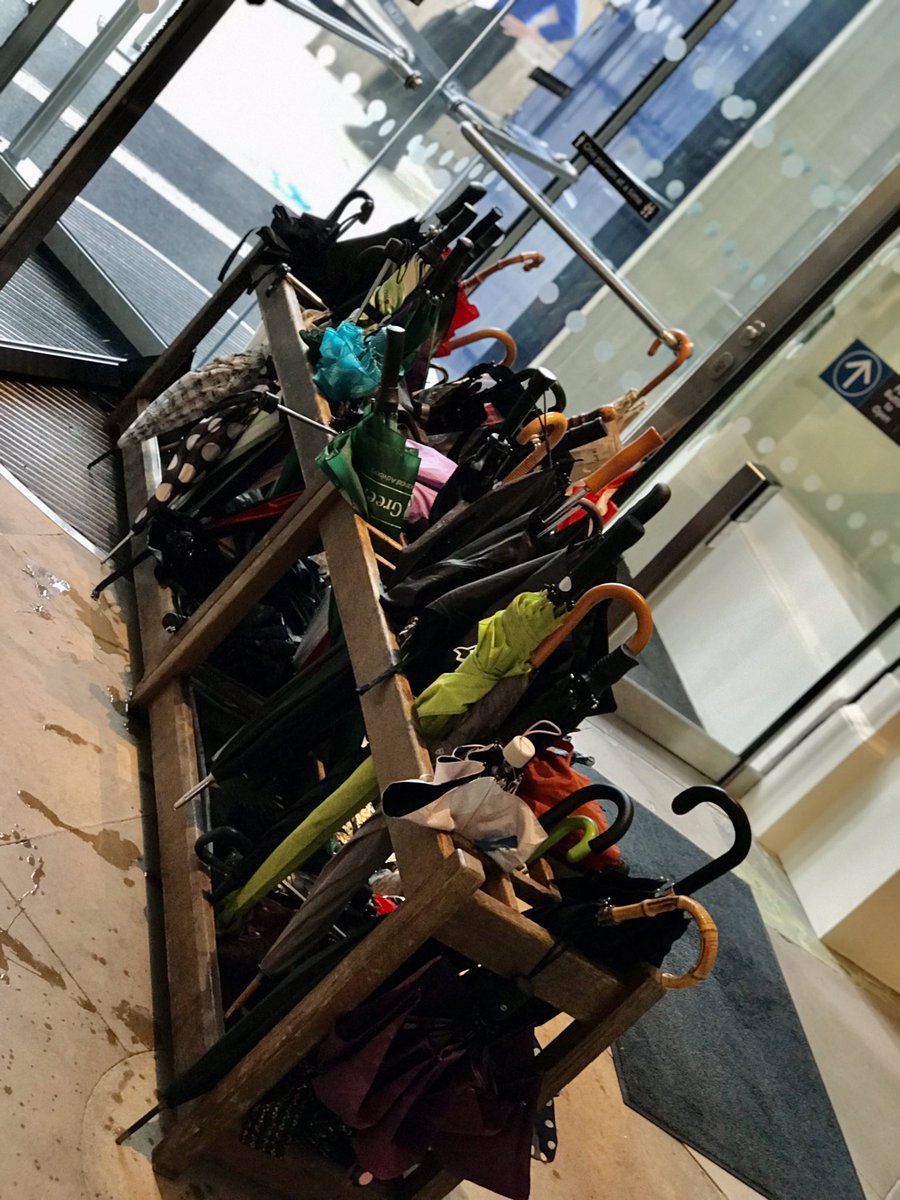 CrowleyTimm's tweet photo. Full umbrella stands today #ashmolean  #ashmoleanmuseum #oxford https://t.co/QvTcov9Q4F