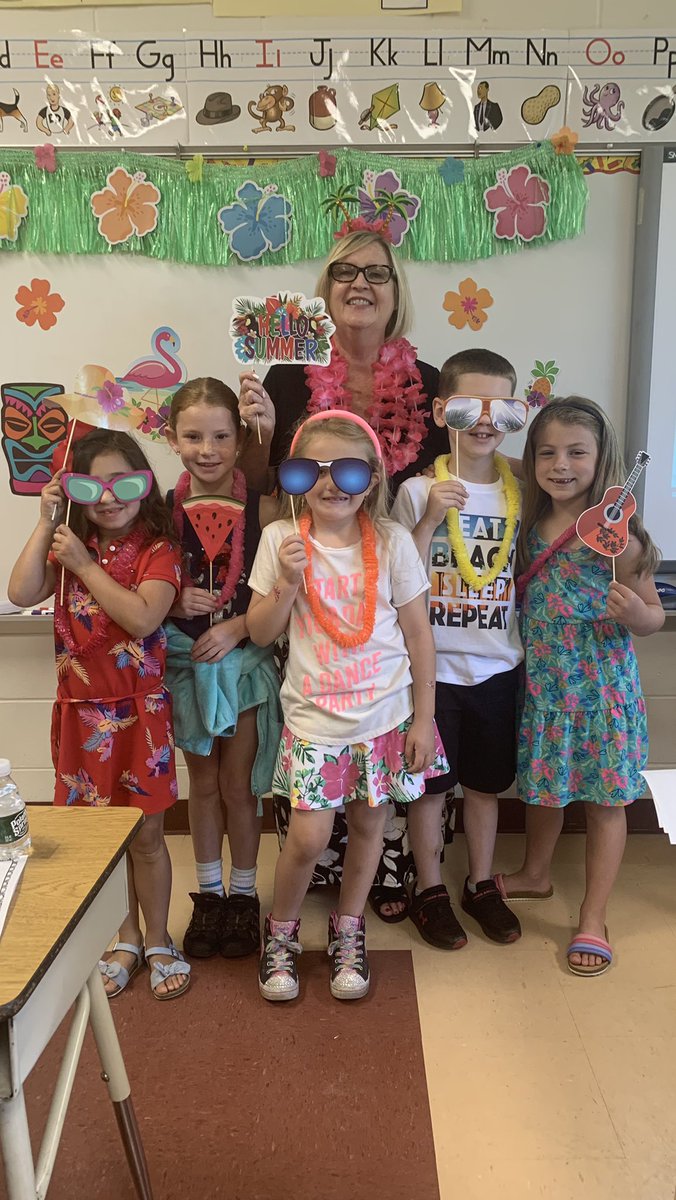 guricomps's tweet photo. Fun Friday- thanks to my awesome parents we had a fun Luau! https://t.co/gXB0Fz8L56