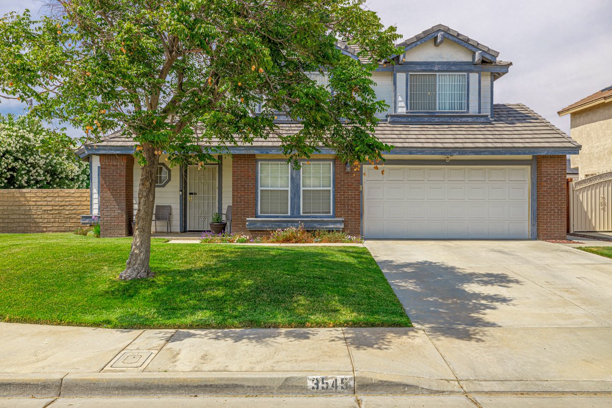 WardRealtor's tweet image. Stay cool this summer with this Palmdale POOL home!
#JustListed!
3545 Challenger Ct, Palmdale CA 93550
➡️Visit bit.ly/3wEgguT
 for more photos and information 👀
#HomeBasedRealty #MaggieWardRealtor #MoveWithMaggie #PoolHome #PalmdalePoolHome #RealEstate #YourAVHomeValues