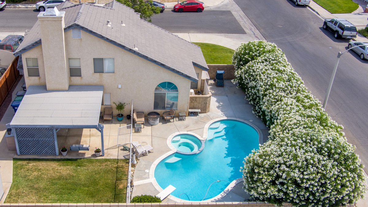WardRealtor's tweet image. Stay cool this summer with this Palmdale POOL home!
#JustListed!
3545 Challenger Ct, Palmdale CA 93550
➡️Visit bit.ly/3wEgguT
 for more photos and information 👀
#HomeBasedRealty #MaggieWardRealtor #MoveWithMaggie #PoolHome #PalmdalePoolHome #RealEstate #YourAVHomeValues