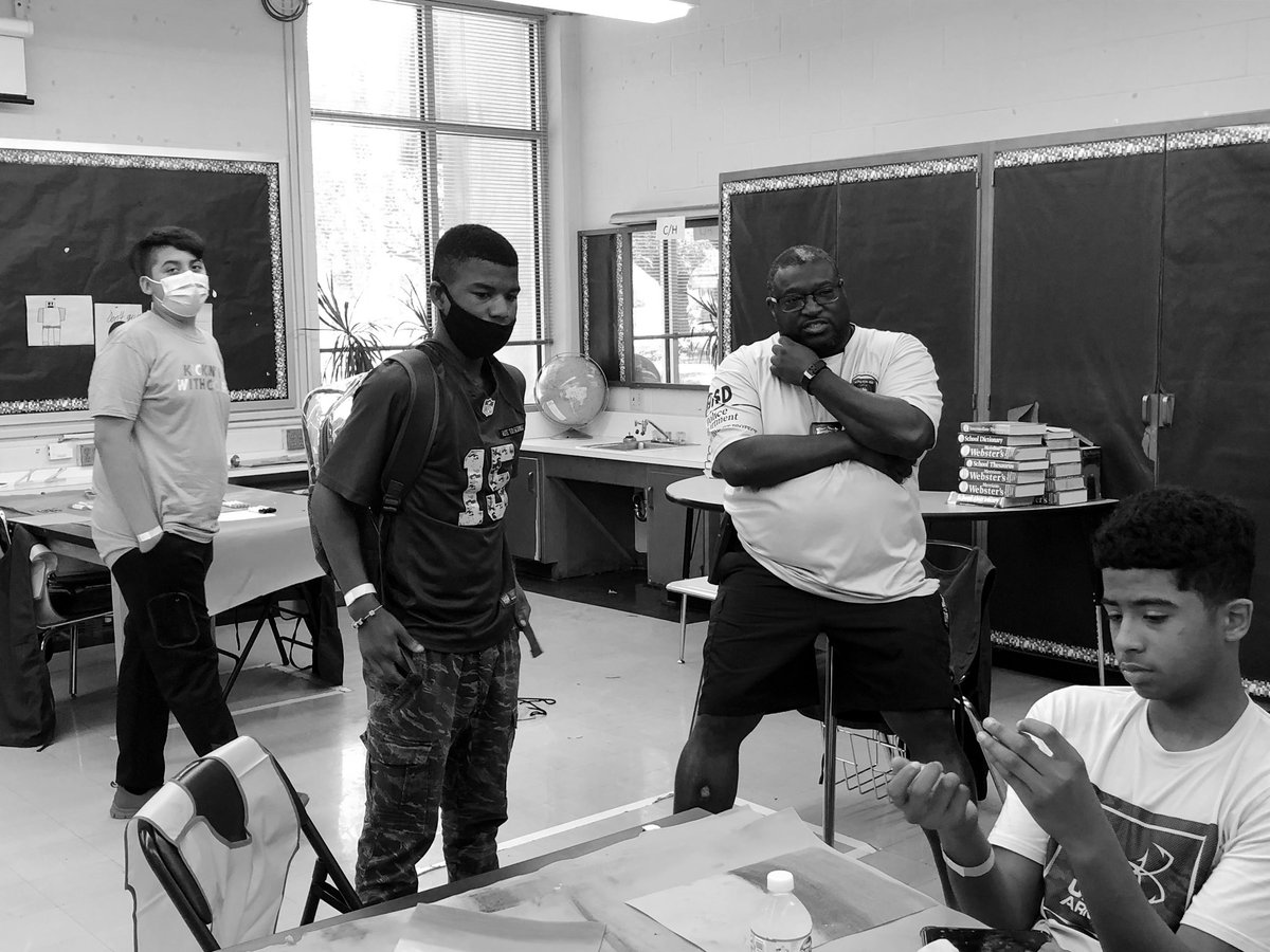 GhpalMyers's tweet photo. The end of week one @HISDPDCORE Summer Camp. These scholars said it was an Amazing week and they can’t wait until next week.  @GhpalG #GHPAL #makingbracelets #relationships https://t.co/vLv7eVGPkY