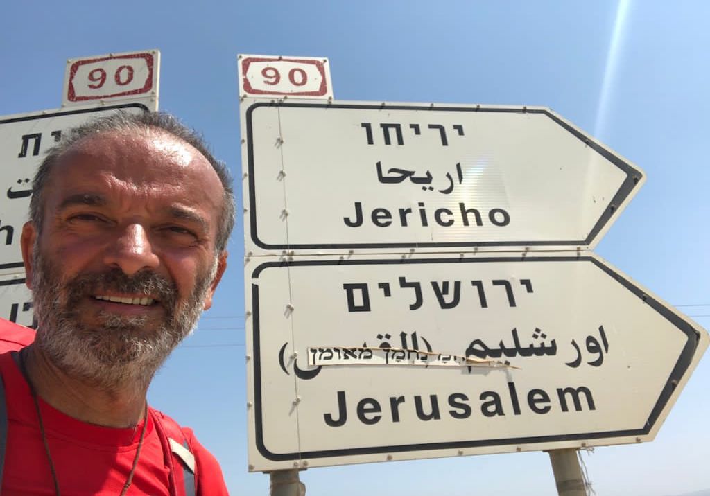 STORIA DI UN CAMMINO COLLETTIVO: DA ROMA A GERUSALEMME, L’ “IJIRASHII” DI ANTONELLO MENNE
di Mariella Cortes
tottusinpari.it/2021/06/18/sto…