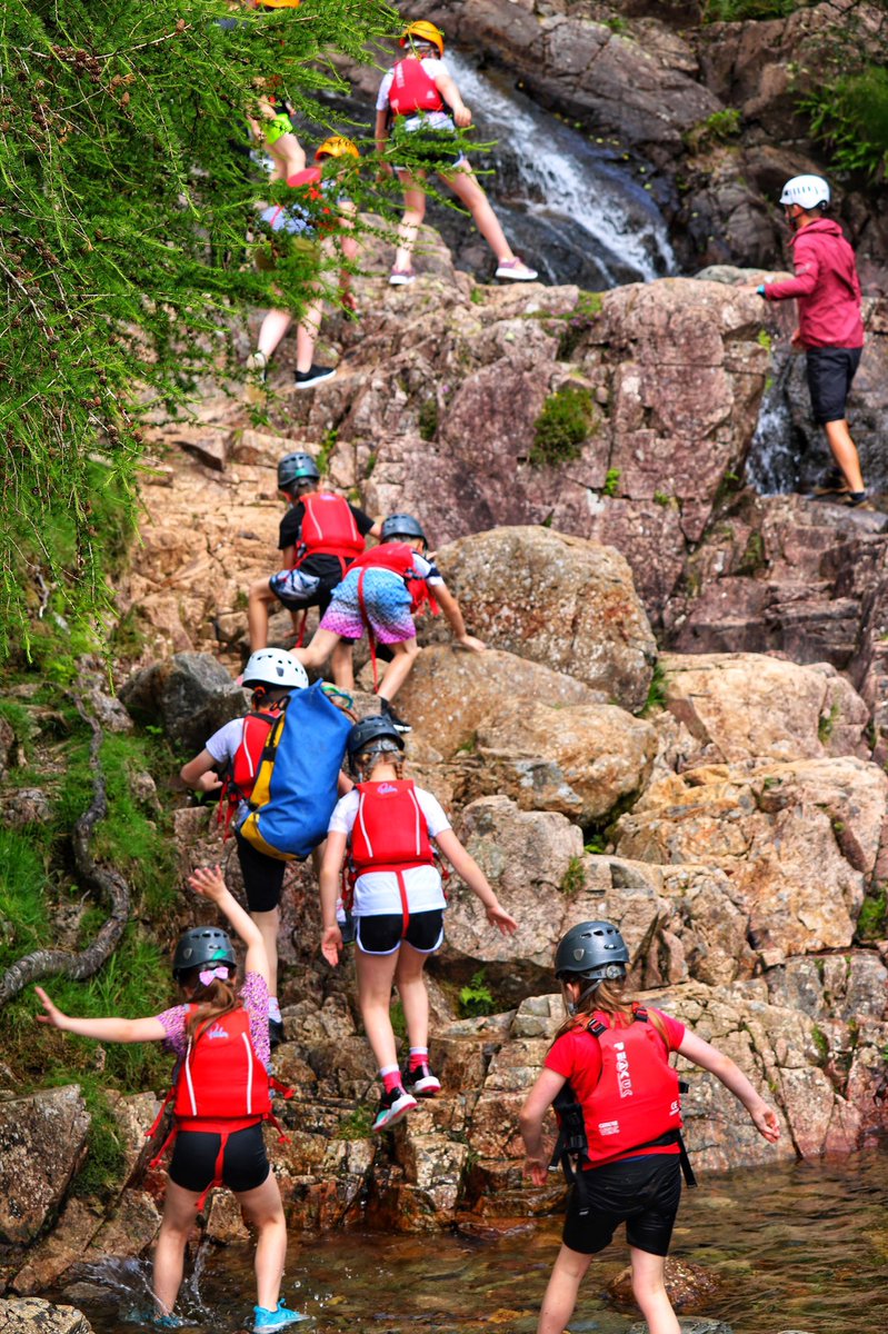 patrick_primary's tweet photo. Outdoor adventure day in the wonderful Langdales #outdoorlearning #sidepike #thelangdales #teamwork https://t.co/UkF89g86UB