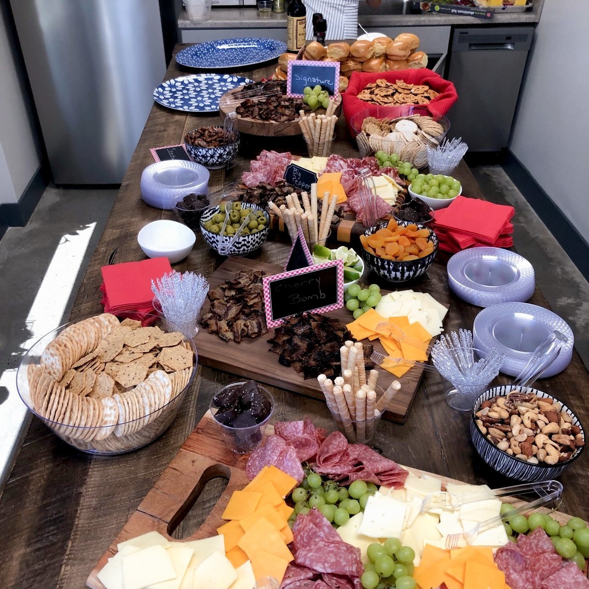 CCI_Contractors's tweet image. Thank you all you came to our #BaconAndBourbon event yesterday, @ECS for co-hosting, and @SevenJars for the bourbon education.  The weather, food, drinks and networking were second to none! 

#CharlotteAEC #CLTnetworking #SouthernStyle