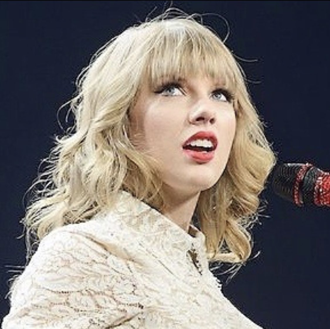 emmaylor's tweet photo. LETS TAKE A MOMENT AND APPRECIATE TAYLOR’S LOOK DURING THE RED ERA! https://t.co/HrzIzKY1f6