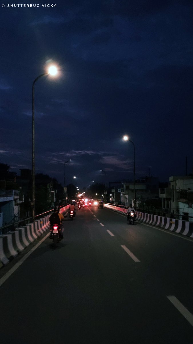 lostwithvicky's tweet photo. Cloudes over city โจโจ๐
@lucknow @lucknowpost_in #lucknow
#city #cyberpunk #photography #travel #cityscape #citylights #ig #streetphotography #nightphoto #cityphotography #nightlights #nightcitylights #phonephotography #photooftheday #citylife #phonephotography #shutterbugvicky https://t.co/CqFTQgbW10
