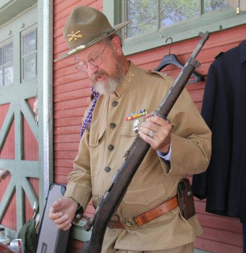 Annual Frontier Festival connects past to present buff.ly/2S7D9rw The sound of a hammer pounding at the forge, a lesson on historic weapons and the smooth surface of petrified wood, all things that could be