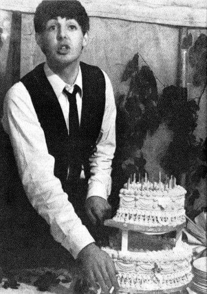 BeatlesBox's tweet image. Happy 79th Birthday @PaulMcCartney🎂