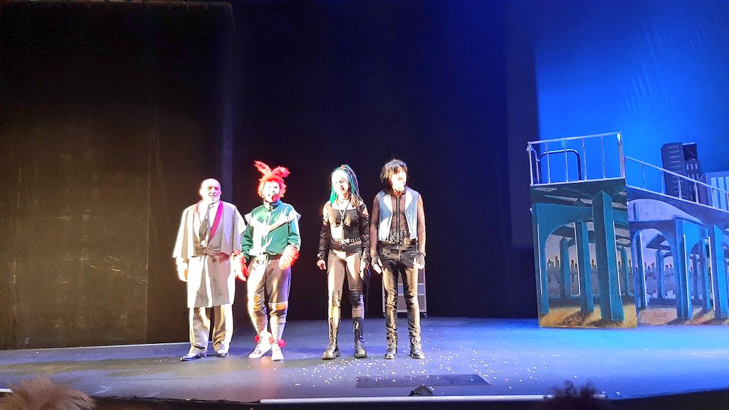 Hace más de año y medio (la grabamos en noviembre de 2019), pasaron por la radio para hablar de "Ronejo": todo cobra ahora una nueva dimensión. De mis mejores risas siempre fueron con #Sexpeare en el Alfil; esta noche también reí con ellos en La Abadía 🎭🎧rtve.es/m/alacarta/aud…