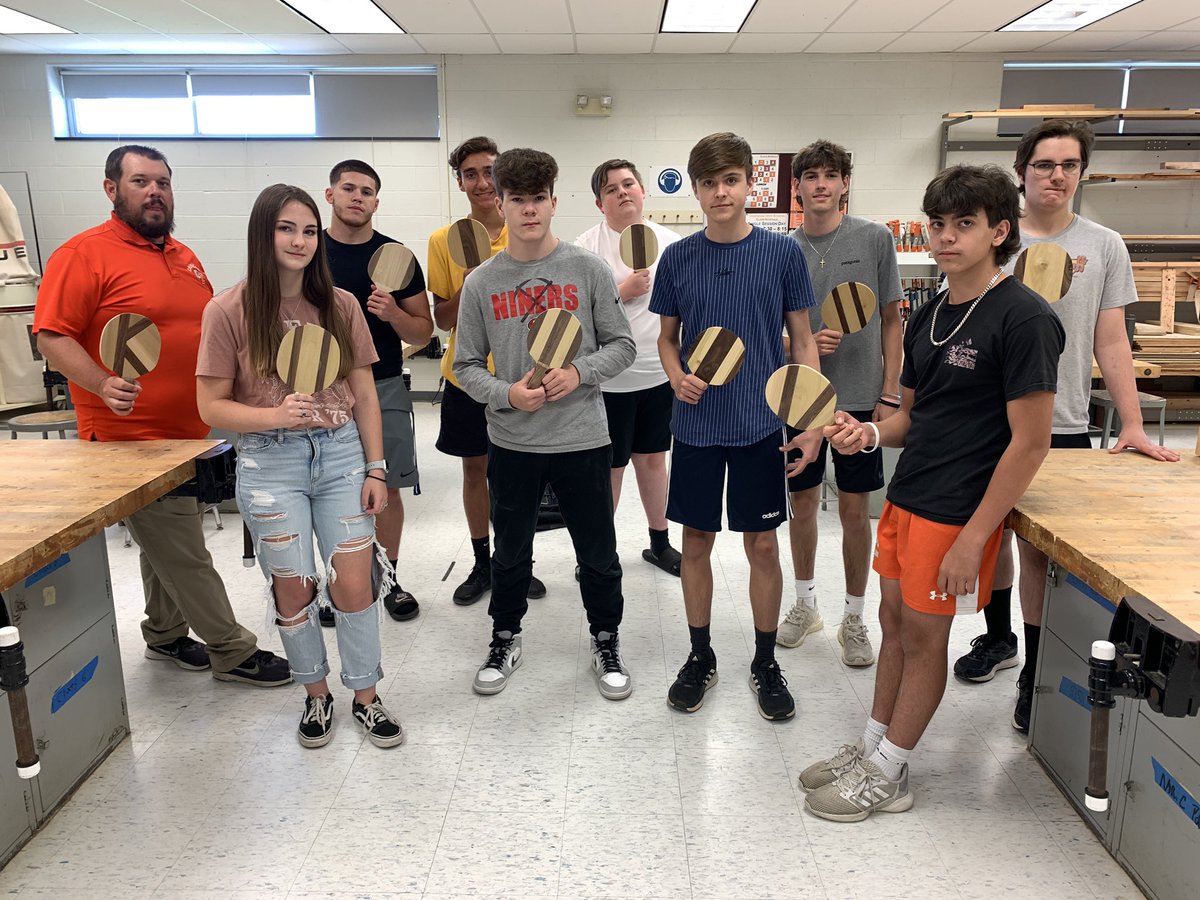 chs_technology's tweet photo. Mr. Haney’s Woodworking 1, Class 7 showing off their ping pong paddle designs! #tablesaw #gluing #design Everyone now loves the disc sander!! Congratulations to seniors Drew &amp; Frankie!! https://t.co/brsWfYj09J