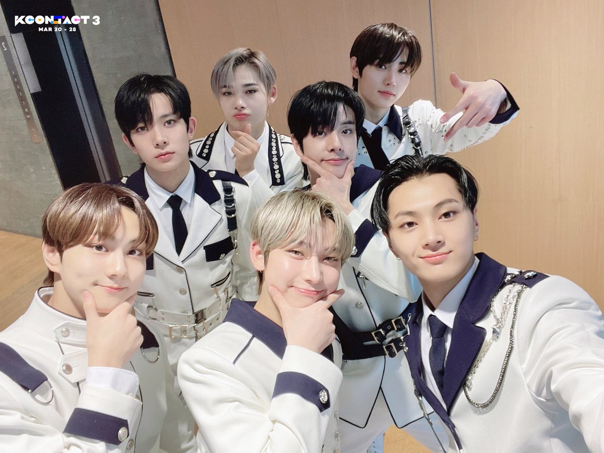 sunoomimi's tweet image. enhypen son el grupo más diamond y fantastic que podrías conocer, ya que tienen a heeseung beautiful, jay perfect, jake unique, sunghoon dazzling, sunoo gorgeous, jungwon wonderful y niki best boy. monster rookies, con una discography tan amazing y los chicos son muy talented.