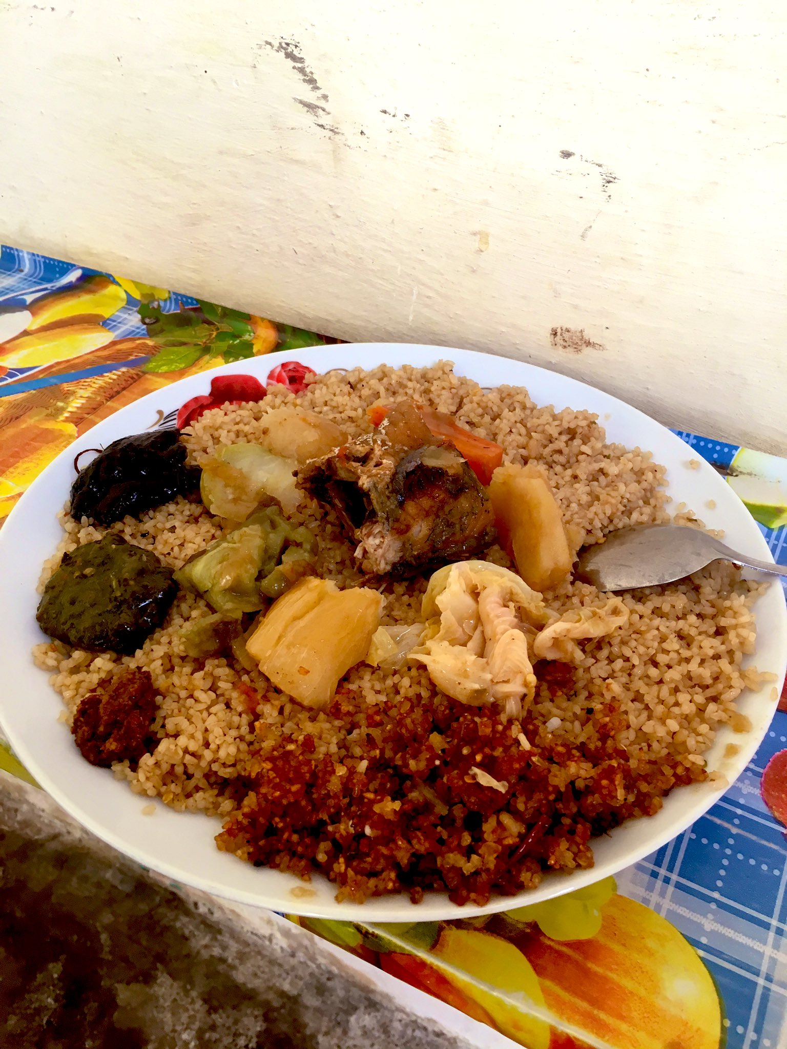 Gueneu ゲヌ アフリカ布ブランド セネガル料理 ちょっとsenegal チェブジェン白 Thieboudienne Blanc 野菜や魚を煮込んだ セネガルの 炊き込みご飯 や パエリア とも言われる定番料理です ウォロフ語ではこんな風に表します