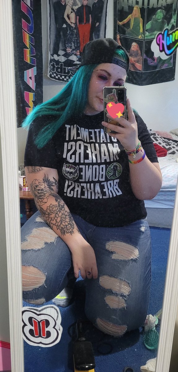 Jaden_10_'s tweet image. Lowkey obessed with my #StatementMakers #BoneBreakers shirt. I love it so much🥺🥰 #QueenOfHarts @NatbyNature