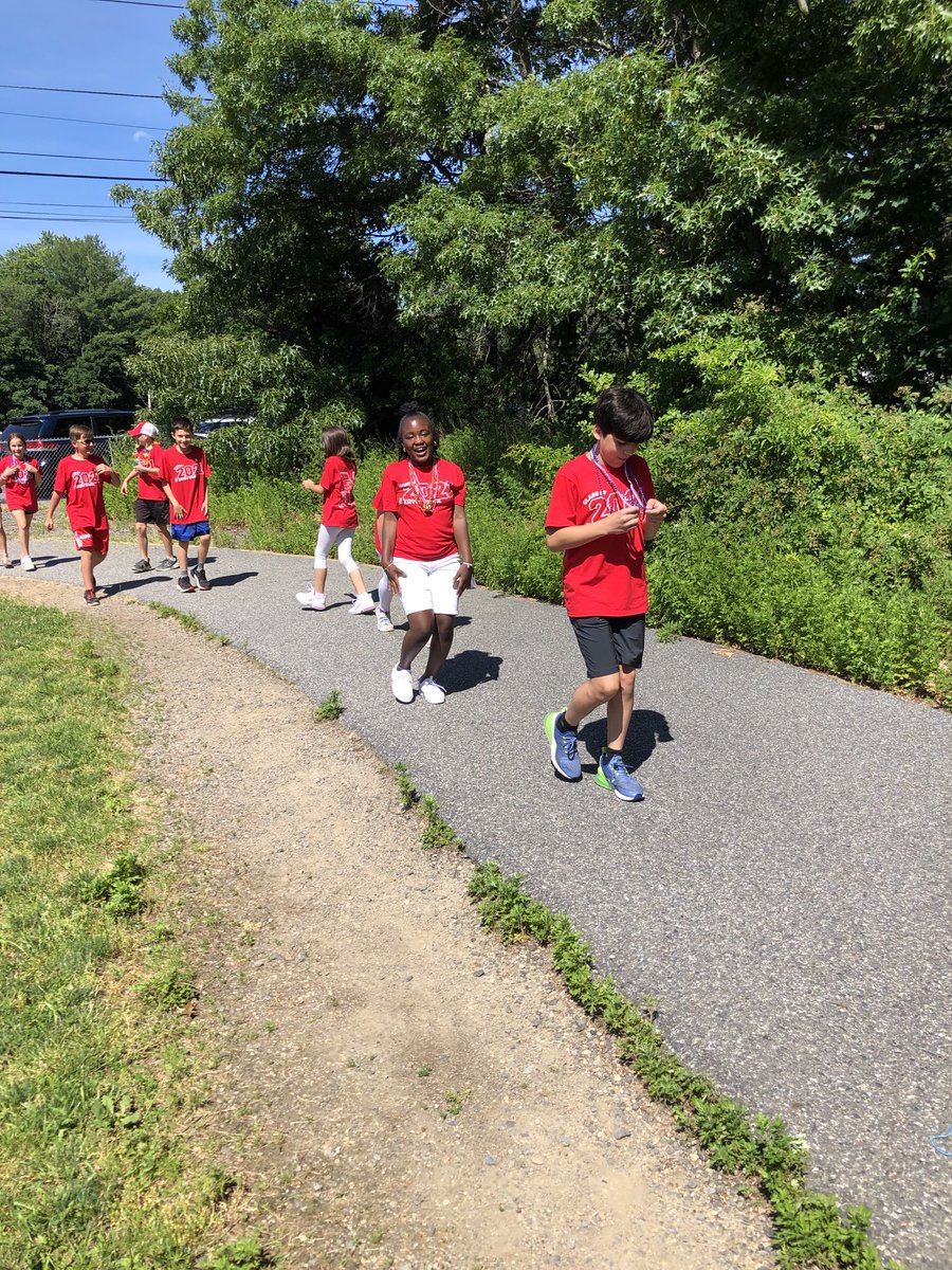 mrskefor's tweet photo. What a fun clap out event celebrating our 5th graders! ❤️ #awesomeAmvet https://t.co/mHUYxMByph